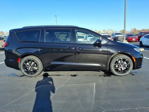 New 2026 Chrysler Pacifica Limited w/ S Appearance Package FWD image 17
