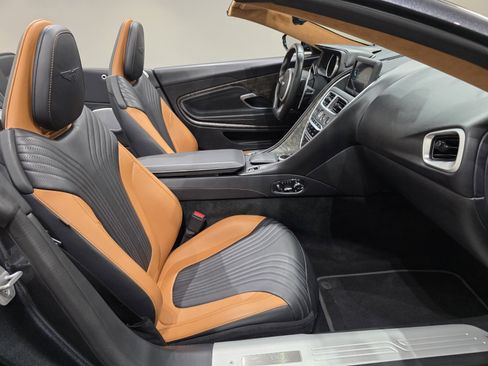 Used 2022 Aston Martin DB11 Volante RWD image 28