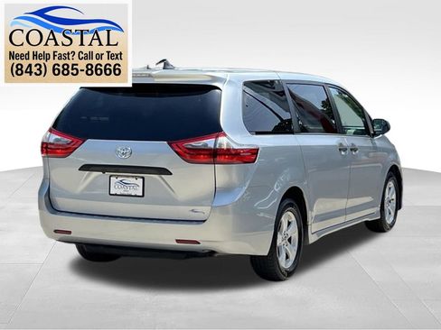 Used 2020 Toyota Sienna L FWD image 11