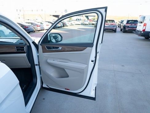 New 2026 Volkswagen Atlas SE image 13