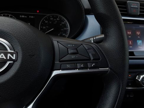 Used 2025 Nissan Versa SV FWD image 30