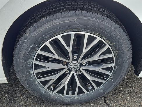 Used 2020 Volkswagen Jetta SE w/ SE Cold Weather Package image 10