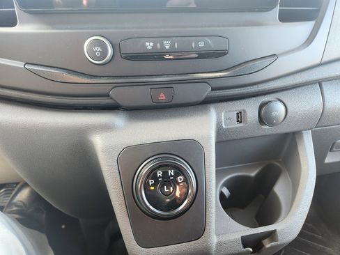 Used 2023 Ford E-Transit Medium Roof image 22