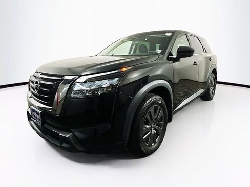 Certified 2023 Nissan Pathfinder S image 3