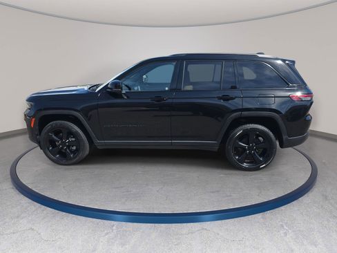 Used 2023 Jeep Grand Cherokee Limited w/ Black Appearance Package image 8