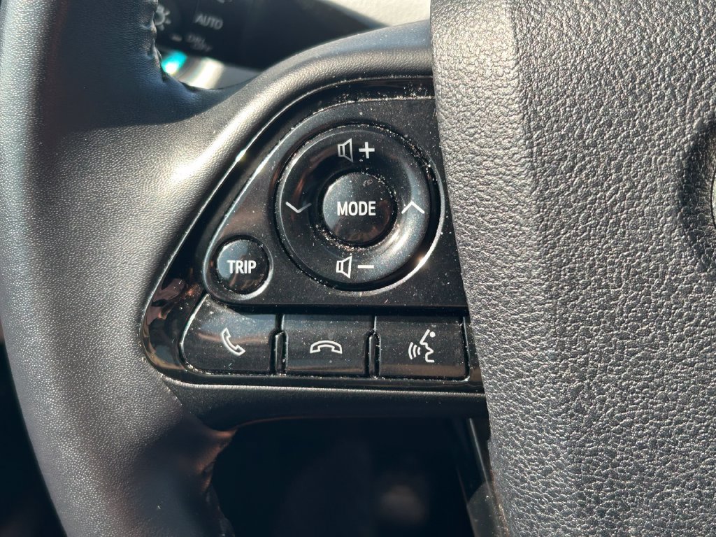 Used 2020 Toyota Prius XLE FWD image 32