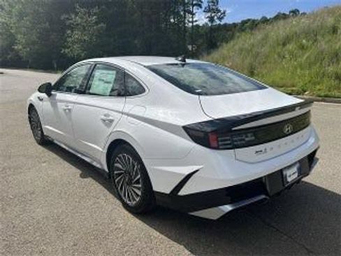 Used 2025 Hyundai Sonata SEL FWD image 3