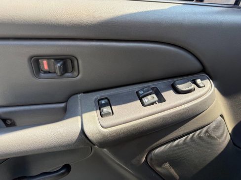 Used 2004 Chevrolet Silverado 1500 LS AWD/4WD image 18