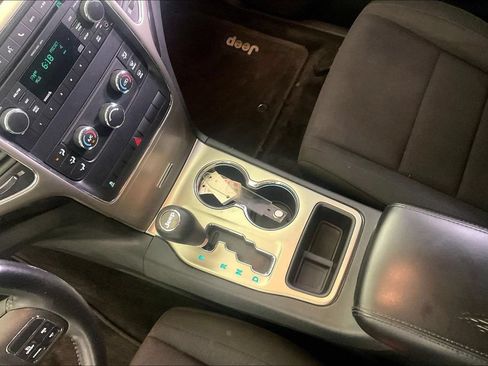 Used 2011 Jeep Grand Cherokee Laredo AWD/4WD image 17