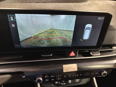 Used 2025 Kia Carnival image 24