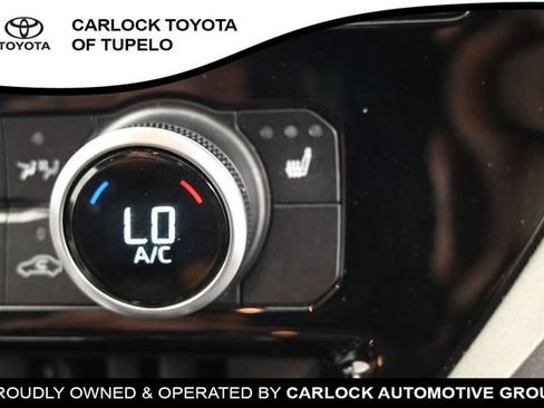 Used 2023 Toyota Highlander XLE AWD/4WD image 39