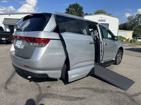 Used 2015 Honda Odyssey Touring Elite image 4