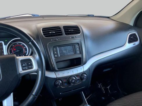 Used 2018 Dodge Journey SXT w/ Connectivity Group FWD image 7