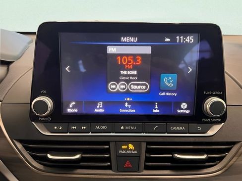 Used 2025 Nissan Altima 2.5 SV FWD image 19