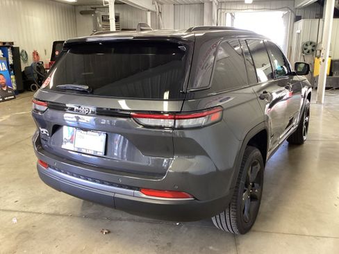 New 2026 Jeep Grand Cherokee Limited w/ Limited Altitude Package AWD/4WD image 7