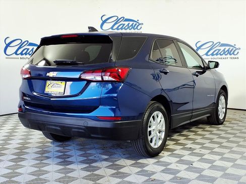 Used 2022 Chevrolet Equinox LS w/ LS Convenience Package image 6