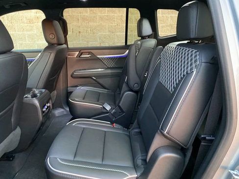 Used 2025 GMC Acadia Denali w/ Super Cruise Package image 14