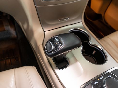 Used 2015 Jeep Grand Cherokee Limited image 23