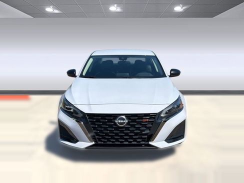 Used 2024 Nissan Altima 2.5 SR AWD/4WD image 6