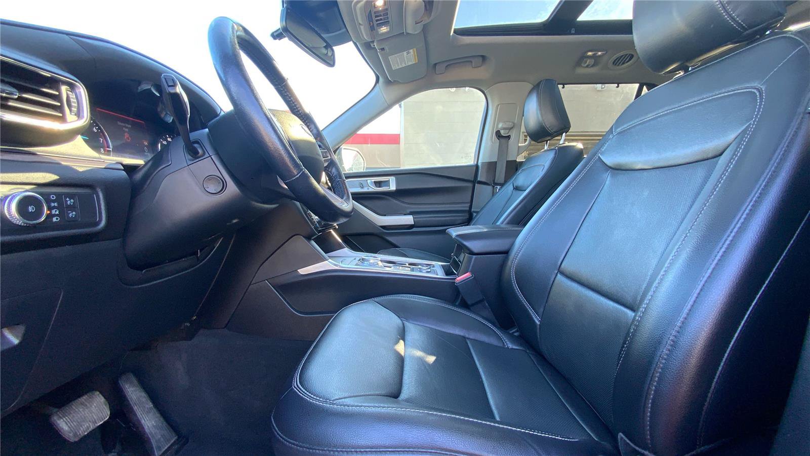 Used 2022 Ford Explorer Limited AWD/4WD image 10