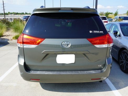 Used 2011 Toyota Sienna LE FWD image 7