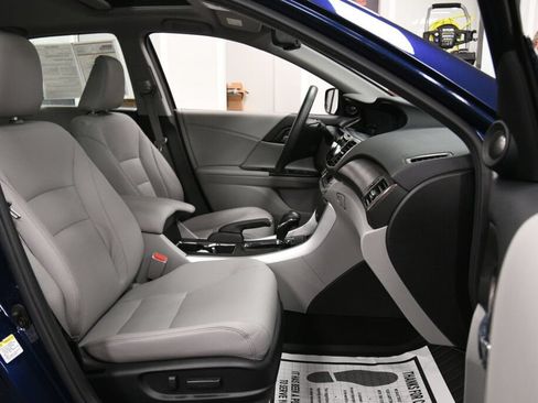 Used 2024 Subaru Crosstrek 2.0i Premium AWD/4WD image 28