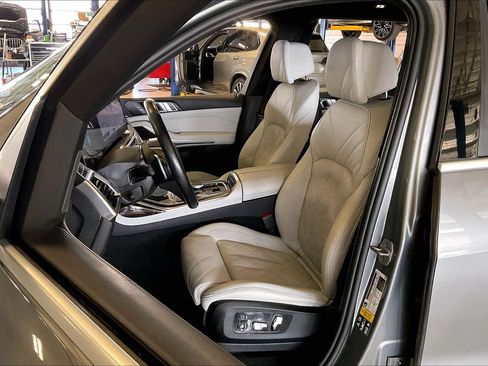 Used 2024 BMW X7 xDrive40i image 7