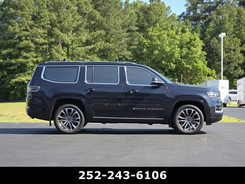 Used 2023 Jeep Grand Wagoneer Series III AWD/4WD image 8