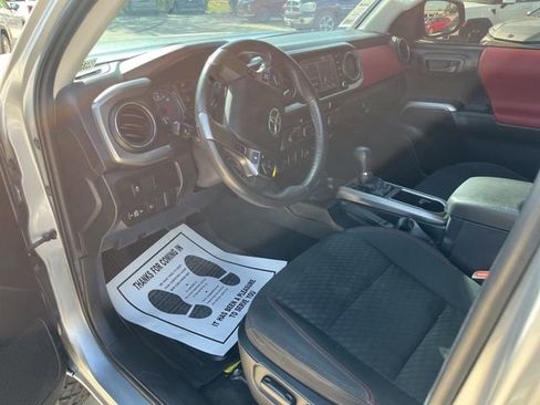 Used 2022 Toyota Tacoma SR5 w/ Technology Package AWD/4WD image 12