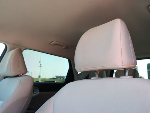 Used 2025 Kia Soul LX w/ LX Technology Package FWD image 14