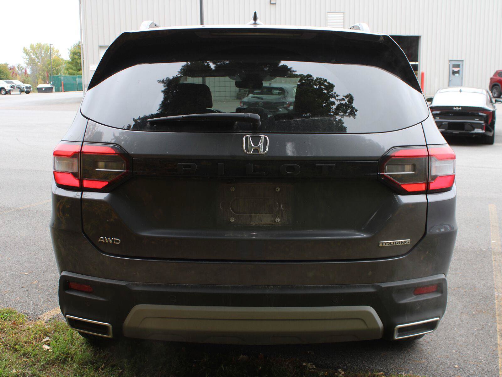 Certified 2024 Honda Pilot Touring image 6