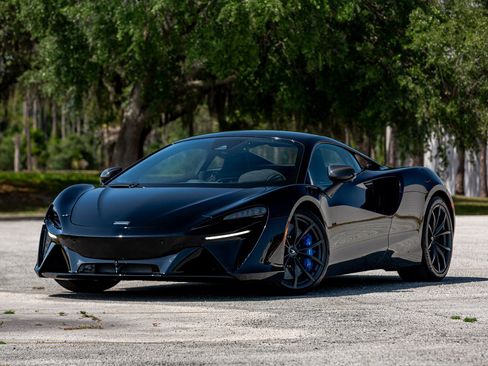 Used 2023 McLaren Artura image 9
