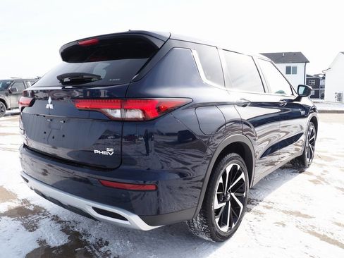 Used 2024 Mitsubishi Outlander 4WD Plug-In Hybrid image 5