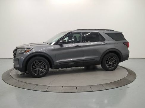 Used 2025 Ford Explorer ST-Line w/ ST-Line Street Pack AWD/4WD image 5