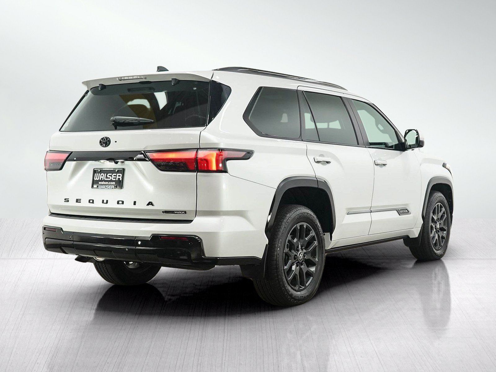 Used 2025 Toyota Sequoia Platinum AWD/4WD image 5