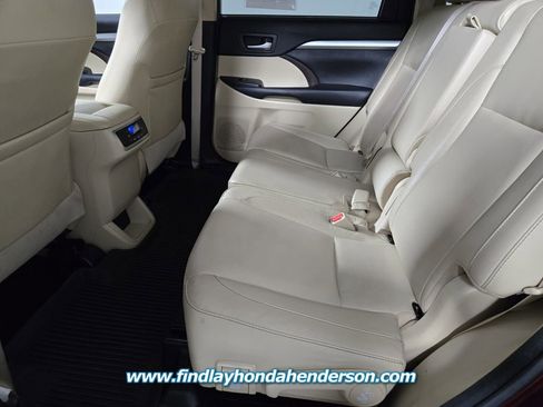 Used 2017 Toyota Highlander XLE image 16