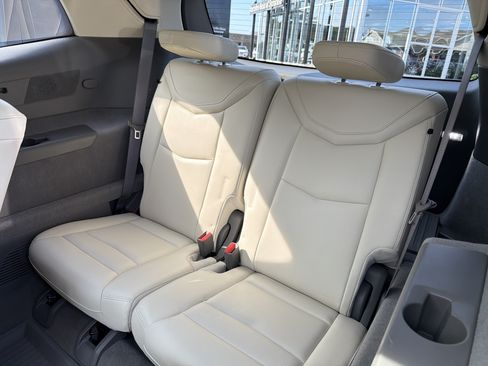Used 2023 Cadillac XT6 Premium Luxury w/ LPO, Floor Liner Package AWD/4WD image 28