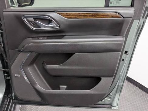 Used 2023 Chevrolet Suburban Premier RWD image 19