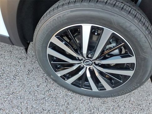 New 2025 Nissan Pathfinder Platinum w/ Cargo Package image 4