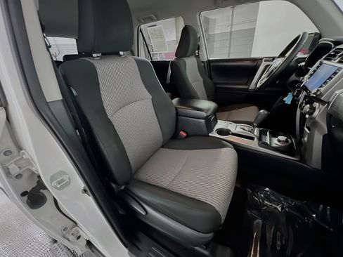 Used 2020 Toyota 4Runner SR5 AWD/4WD image 30