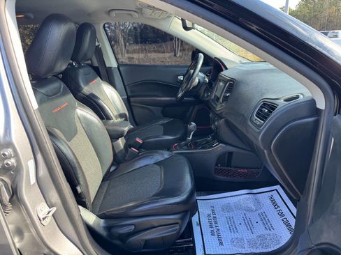 Used 2019 Jeep Compass Trailhawk w/ Cold Weather Group image 18