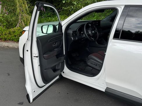 New 2026 Honda Pilot Black Edition image 9