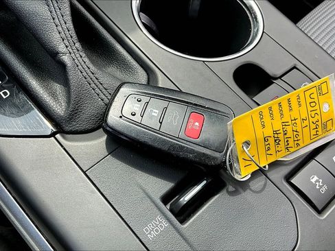 Used 2021 Toyota Highlander LE image 37