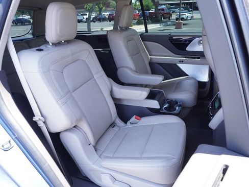 Used 2021 Lincoln Aviator Reserve w/ Equipment Group 202A AWD/4WD image 10