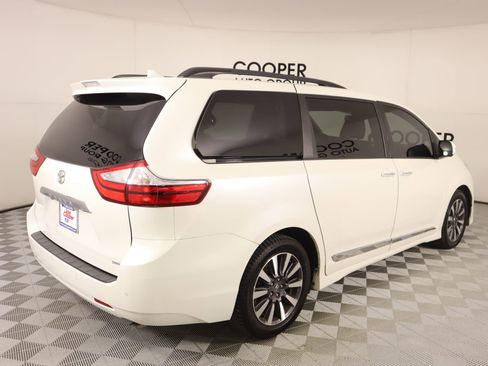 Used 2018 Toyota Sienna Limited Premium image 24