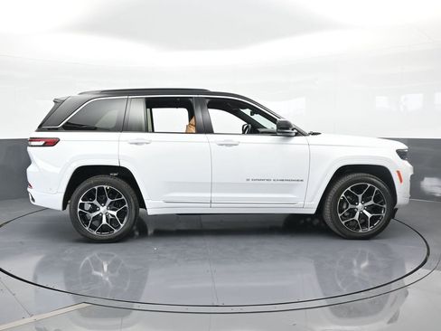 New 2025 Jeep Grand Cherokee Summit image 7