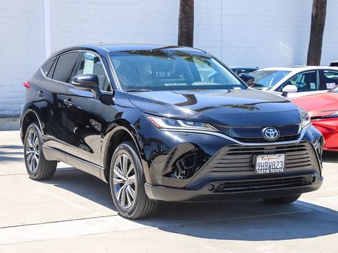 Certified 2023 Toyota Venza LE AWD/4WD image 3