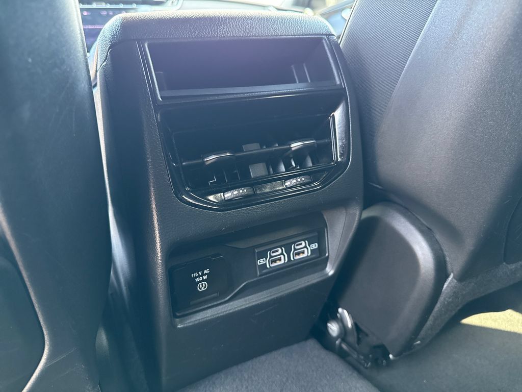 Used 2025 Jeep Grand Cherokee Altitude AWD/4WD image 46
