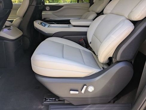 New 2025 Lincoln Navigator L Reserve image 10