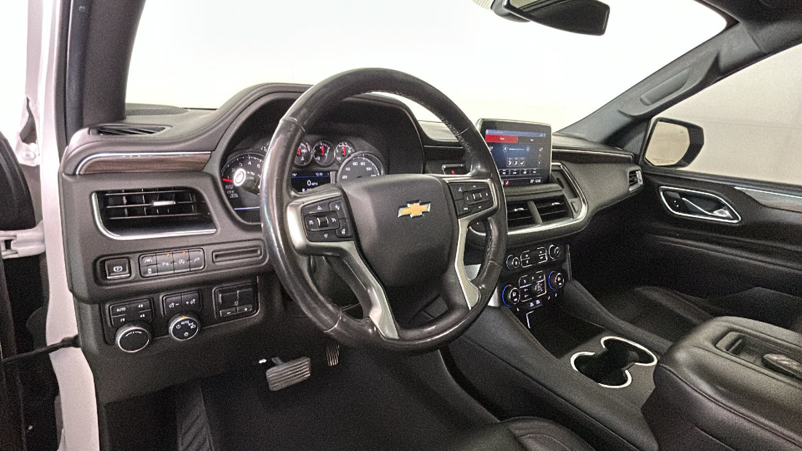 Used 2021 Chevrolet Suburban LT w/ LT Signature Package AWD/4WD image 17